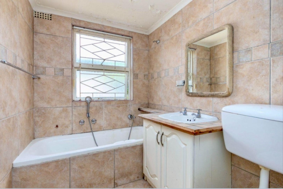 5 Bedroom Property for Sale in Table View Western Cape